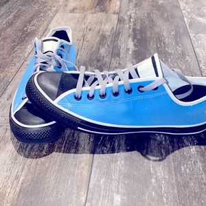 Men’s converse all star tennis shoes size 10.5/ women’s size 12.5 in EUC